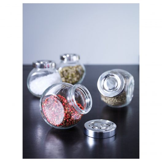 چهار عدد جا ادویه شیشه ای با درب نقره ای پلاستیکی ظرف شیشه ای قابل شستشو در ظرفشویی قابل قرارگیری ظرف ها در دو زاویه متفاوت گنجایش هر ظرف 150 میلی لیتر